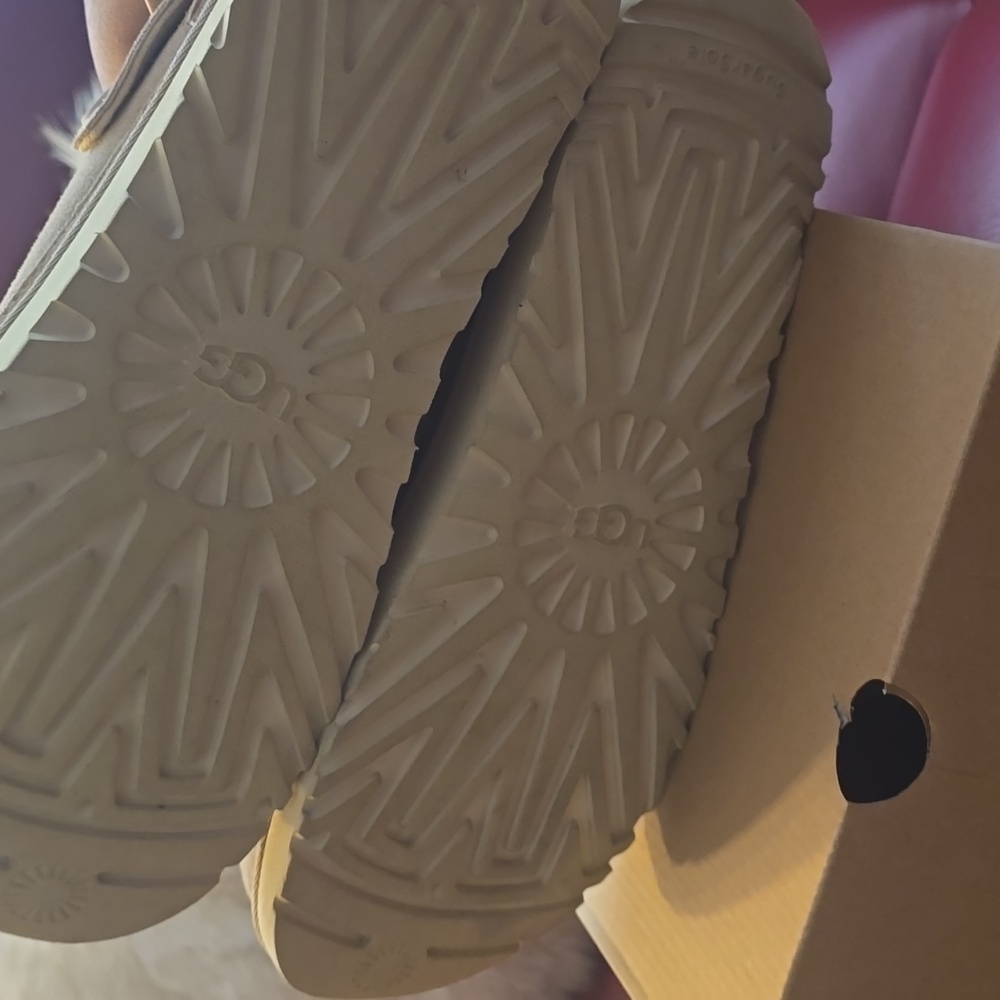UGG Goldenstar Sand Suede Clogs, Sz 12 - Picture 5 of 9